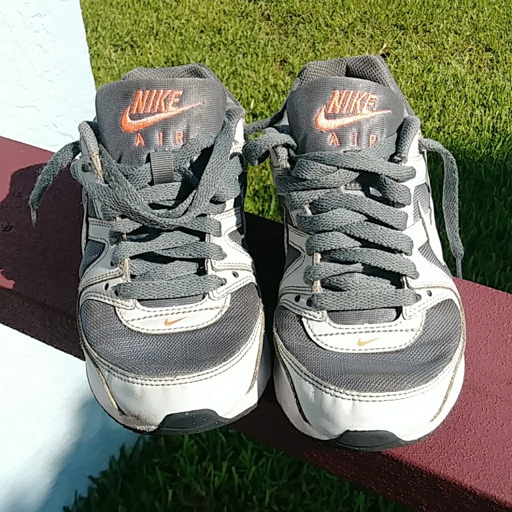 Nike Air Max Command Flex Youth Sneakers.  5Y.